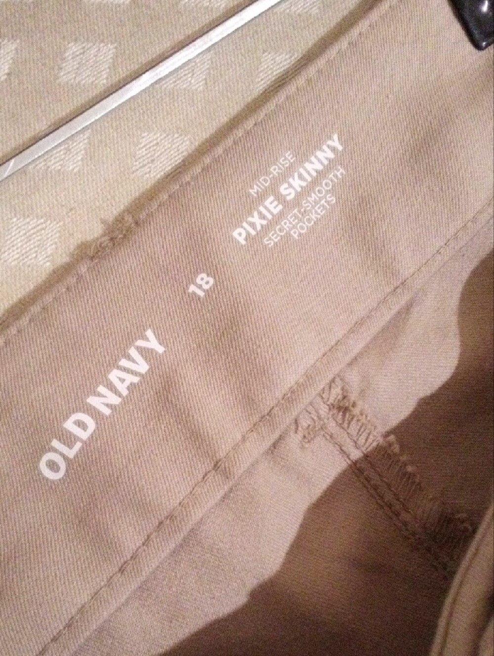 Old Navy Women's Beige/Tan Chino Pants - Picture 6 of 7